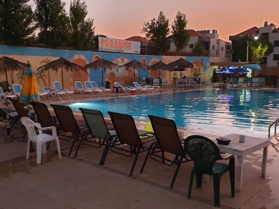 Paradise Pool