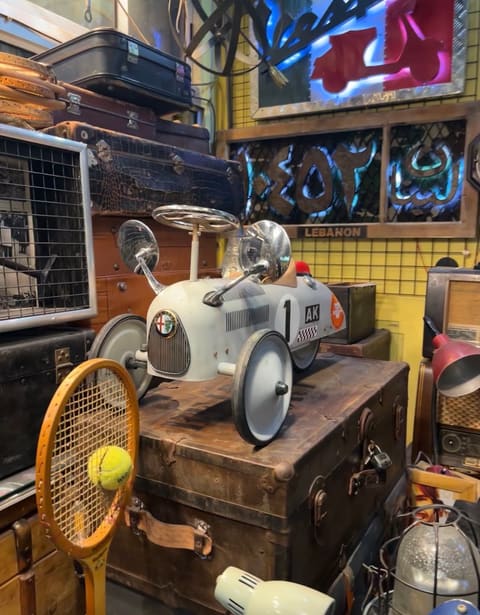 The Vintage Shop 961 — photograph 4