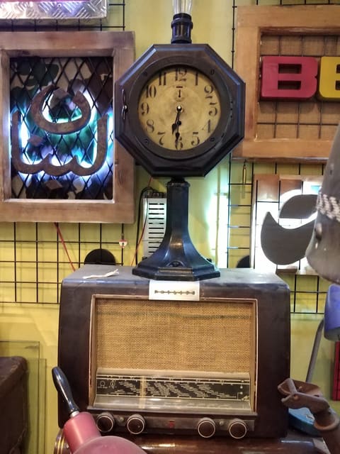 The Vintage Shop 961 — photograph 5