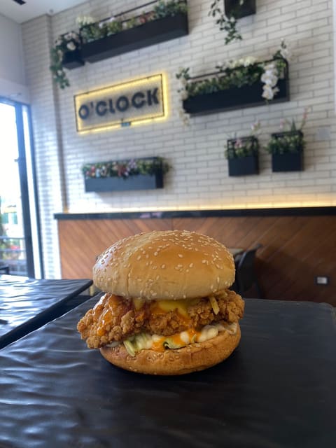 O'clock Burger — photograph 5