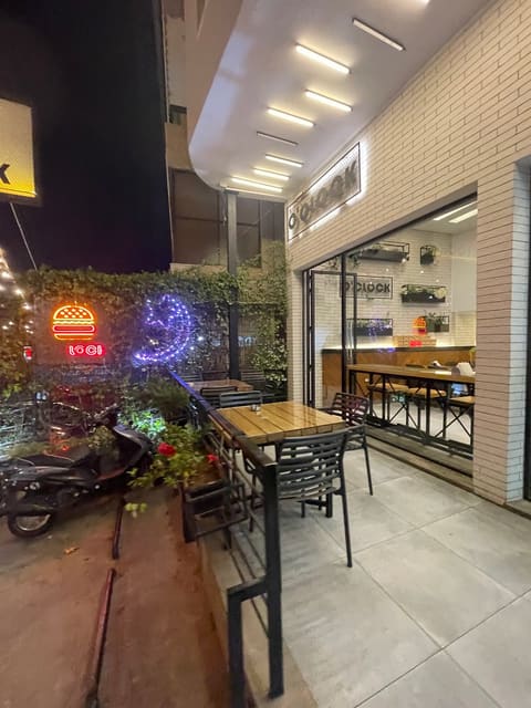 O'clock Burger — photograph 6