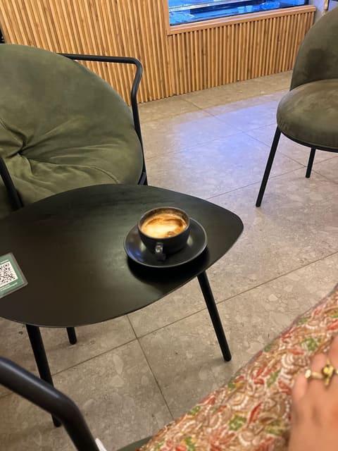 Vee Coffee Shop Jounieh — photograph 3