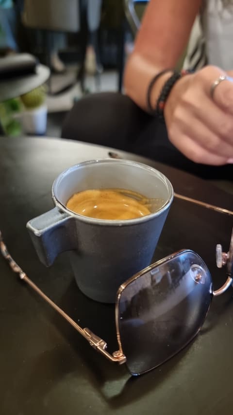 Vee Coffee Shop Jounieh — photograph 6
