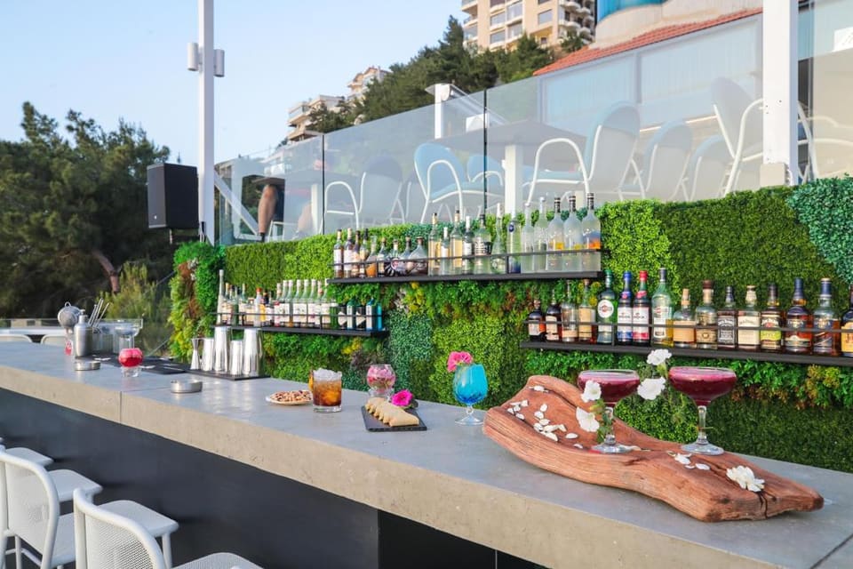 The Terrace Restaurant / Bar Lounge