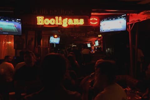 Hooligans Bar and Grill — photograph 3