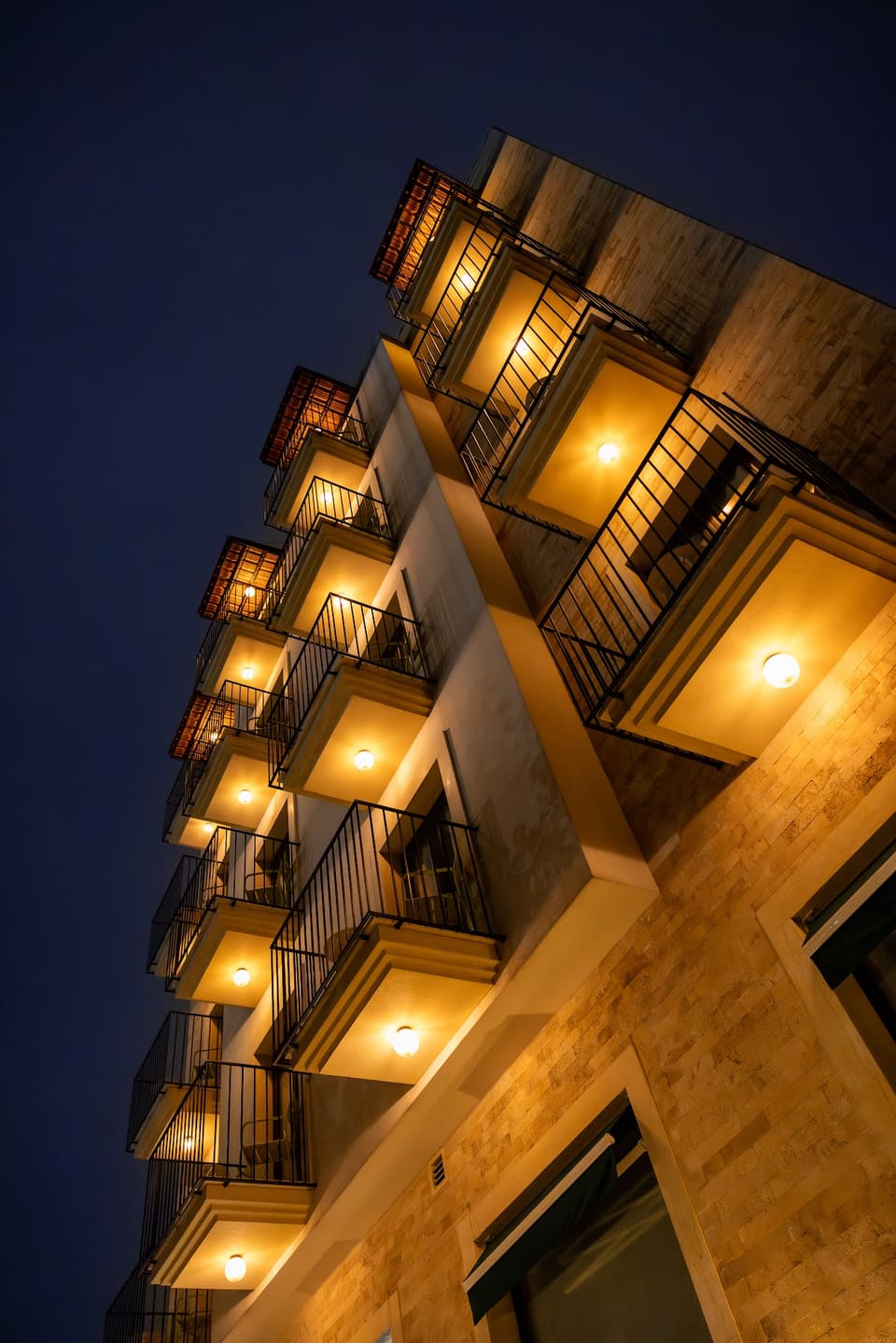 Le Grove Hotel