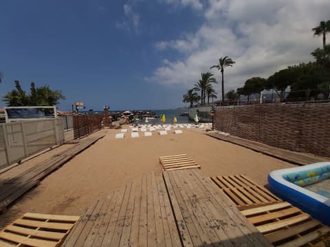 Blue SUNNY Beach — photograph 3