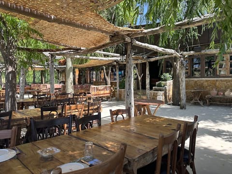 Chez Cheker Restaurant — photograph 5