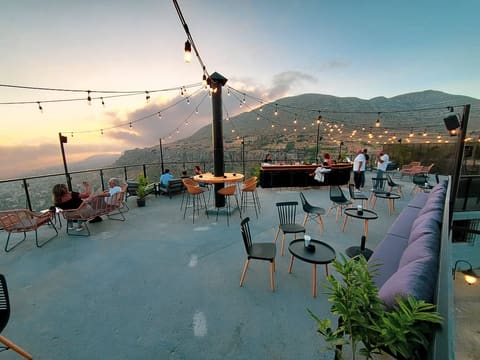 Ninety Degree Rooftop — photograph 3