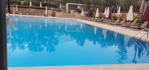 Urban Faqra Hotel kfardebian — photograph 3