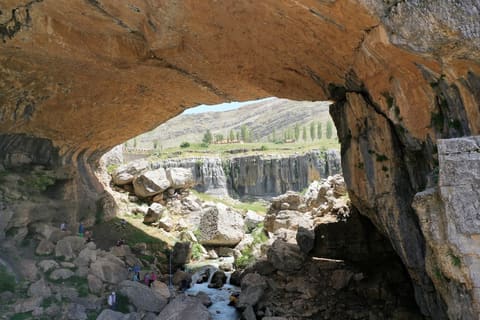 Kfardebian's Natural Bridge — photograph 3