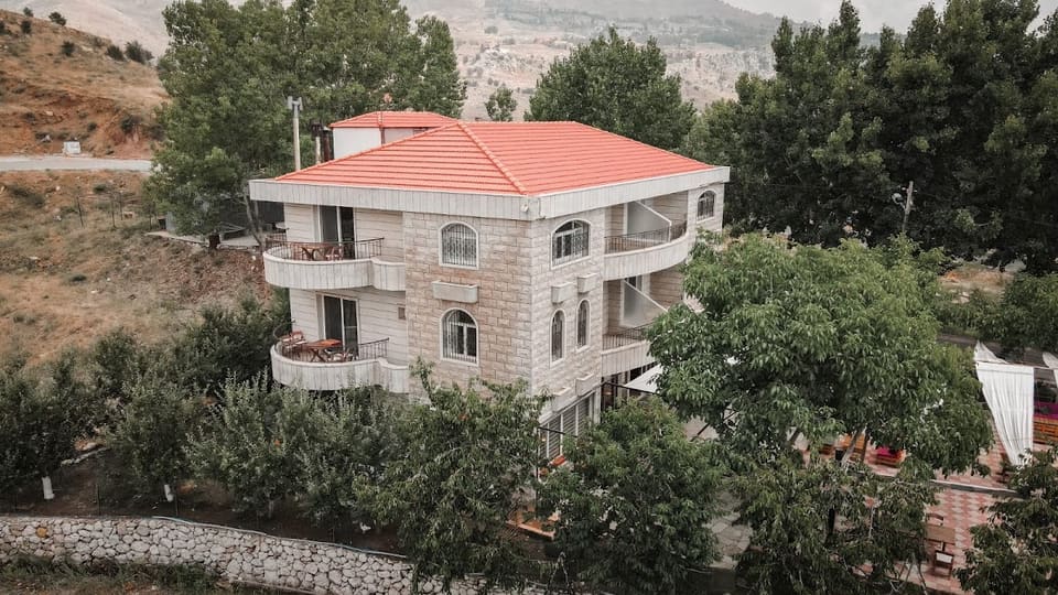 Snow Hills Hotel