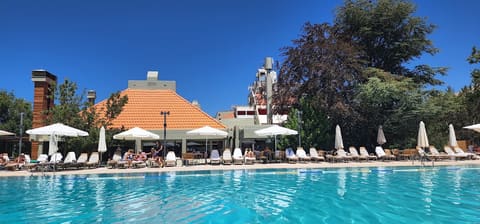 Le Sushi Bar & Pool Kfardebian — photograph 5