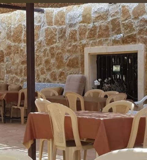 Al Noujoum Restaurant — photograph 2