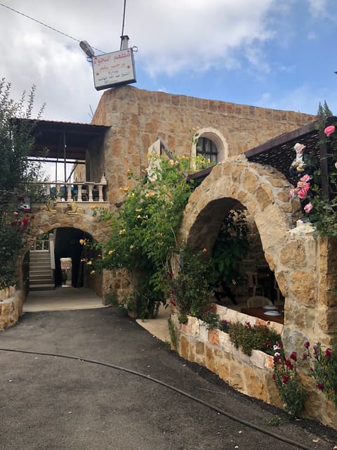 Al Noujoum Restaurant — photograph 3