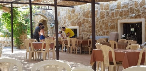 Al Noujoum Restaurant — photograph 6
