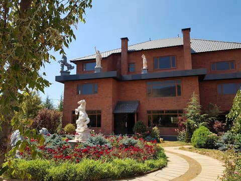 Chateau Nabil — photograph 4