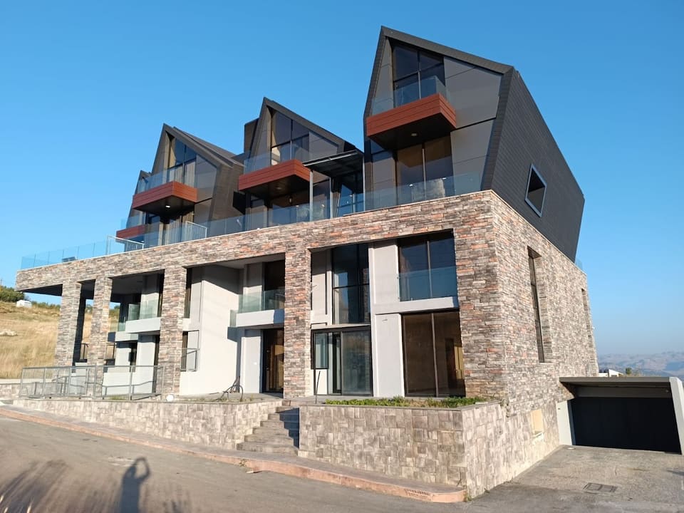 Twelve lodge in Laqlouq