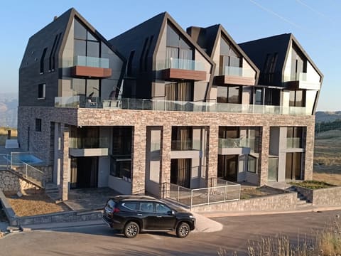 Twelve lodge in Laqlouq — photograph 2