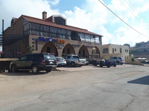 Moon Inn Laklouk — photograph 5