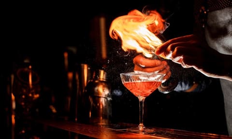 FOXHOLE Cocktail Bar — photograph 6