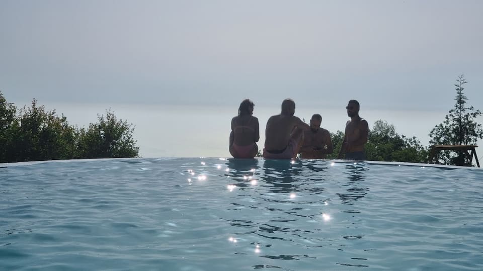Aurelia Pool Bar