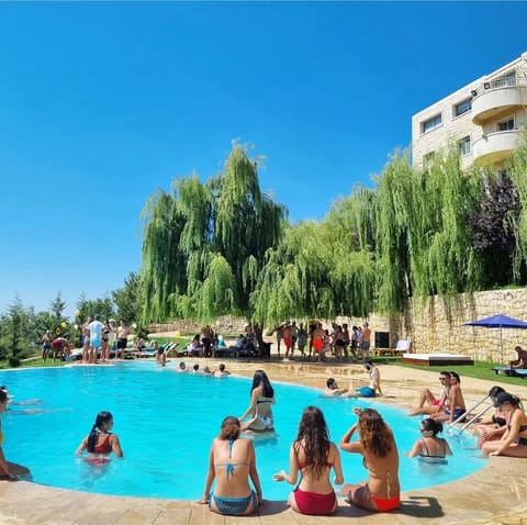 Aurelia Pool Bar — photograph 3