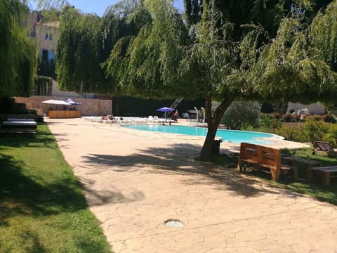 Aurelia Pool Bar — photograph 6