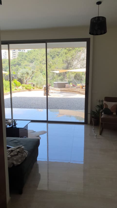 Olive venue — photograph 3