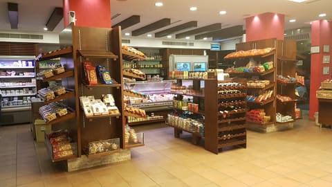 Wooden Bakery - Fanar — photograph 3