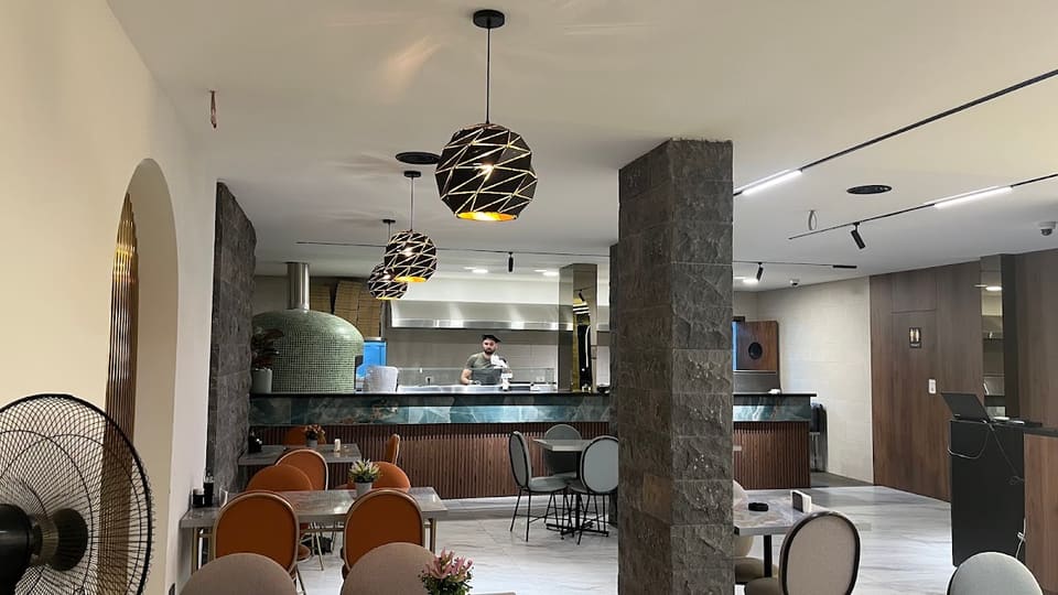 Valencia Restaurant & Bar