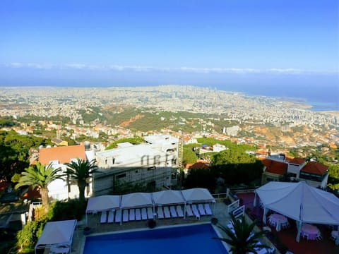 Al Bustan Hotel — photograph 4