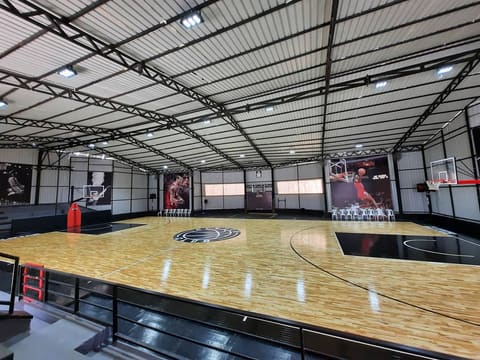 Clutch Court — photograph 5