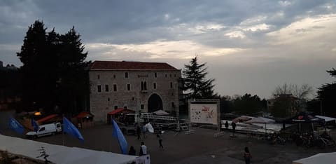 Old Presidential Palace — photograph 3