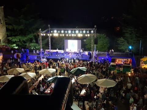 Peach Festival Bikfaya — photograph 2