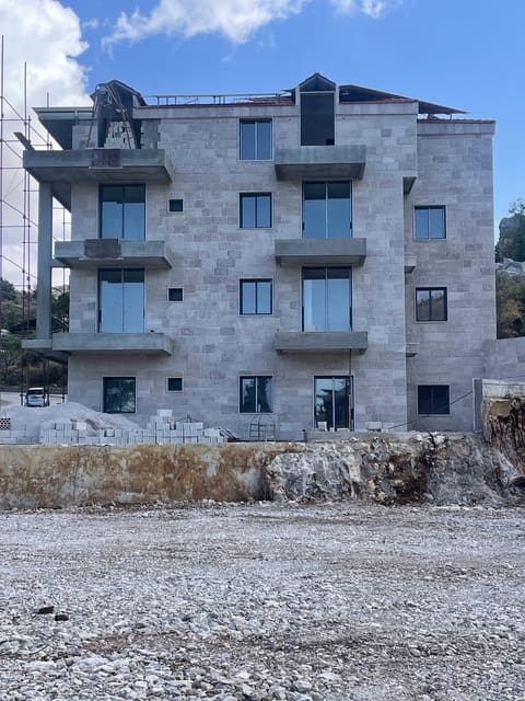 Jihad Bou Ghosn Hotel — photograph 2