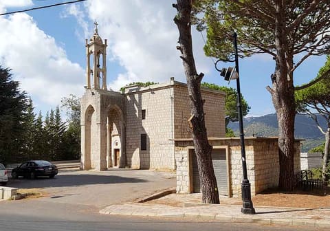 Église Saint Jean — photograph 2