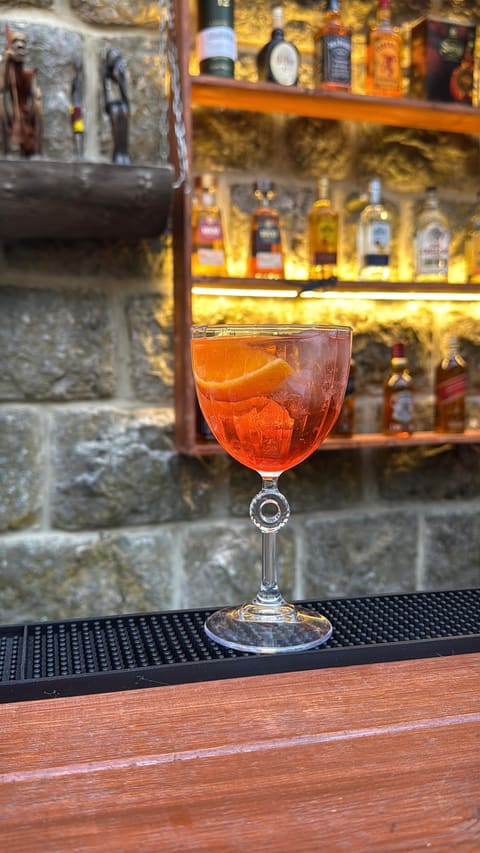 Lunera Resto Bar — photograph 4