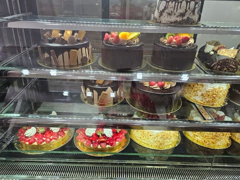 de l'amitié: the pastry boutique — photograph 3