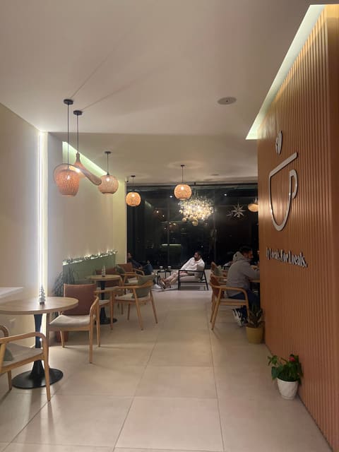 Locals Coffee House - Baakline — photograph 6