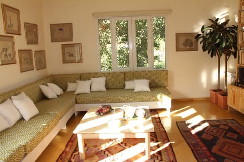Beit El Qamar — photograph 4
