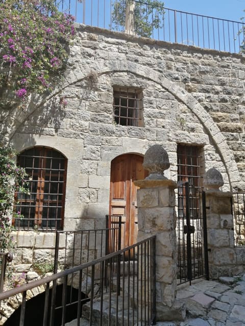 Priceless old roads of deir el kamar — photograph 3