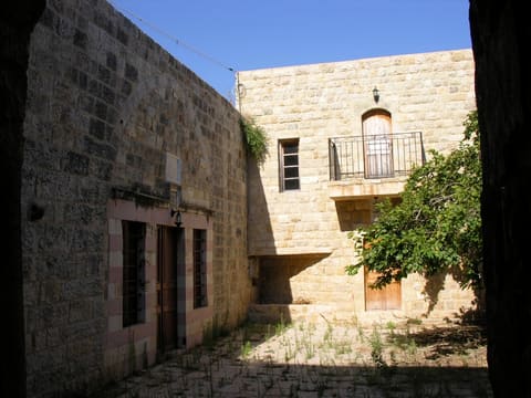 Église Orthodoxe Notre Dame de la Délivrance de Deir el Kamar — photograph 2