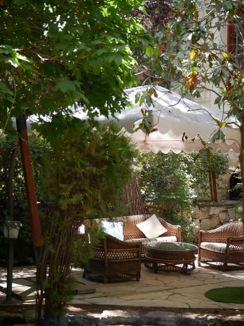 Privatos Pool & Garden — photograph 4