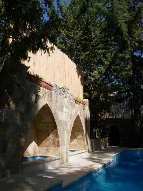Privatos Pool & Garden — photograph 5