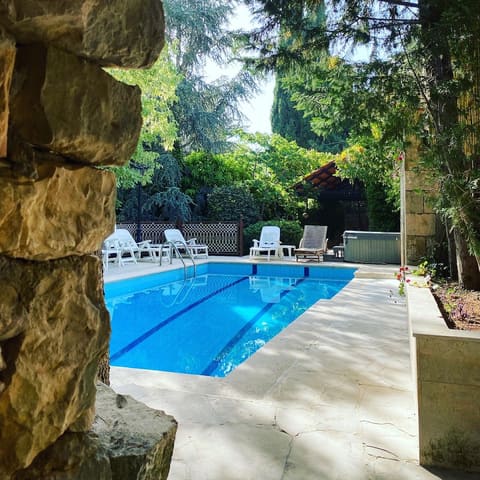 Privatos Pool & Garden — photograph 6