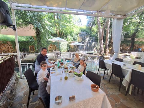 AlMidyaf restaurant — photograph 2