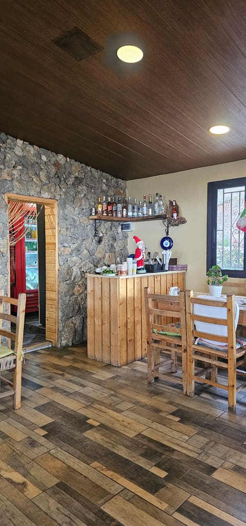 Cedar House — photograph 6