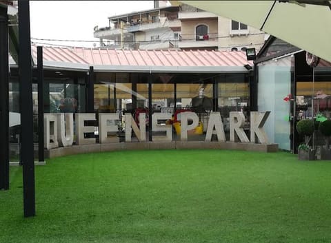 Queen's Park restaurant & cafe — photograph 3