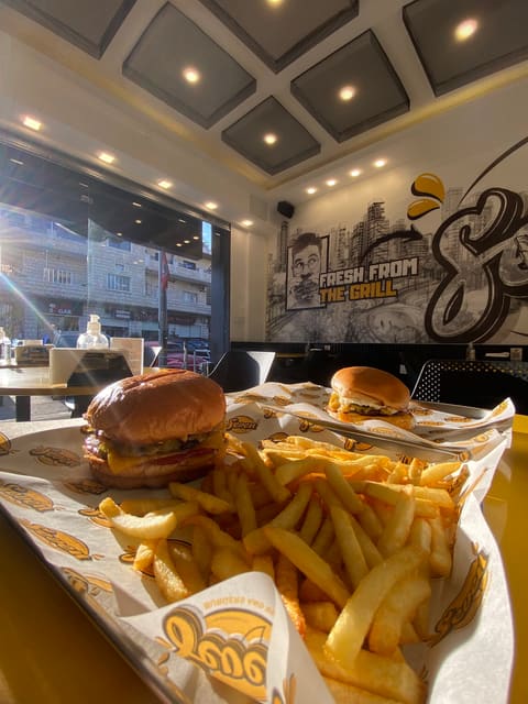 SEVEN Burgers & Beyond — photograph 2